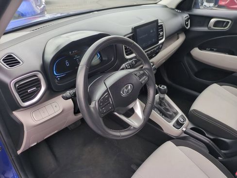 Used 2025 Hyundai Venue SEL FWD image 15
