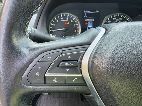 Used 2018 INFINITI Q50 Luxe w/ Essential Package (3.0T Luxe) image 17