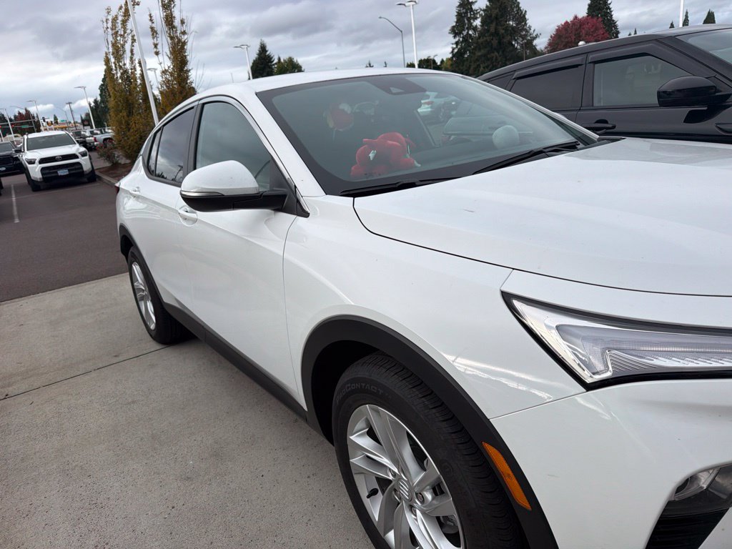Used 2025 Buick Envista Preferred w/ Convenience I Package FWD image 3
