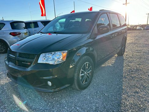 Used 2019 Dodge Grand Caravan GT image 18