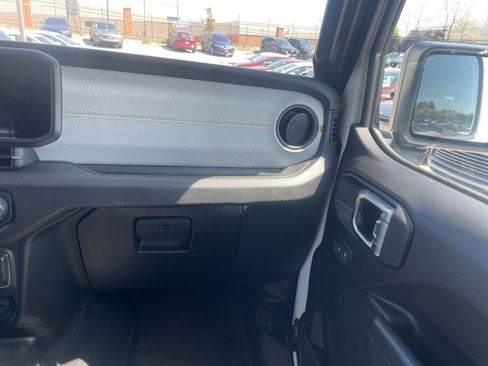 Used 2025 Jeep Wrangler Unlimited Sport AWD/4WD image 30