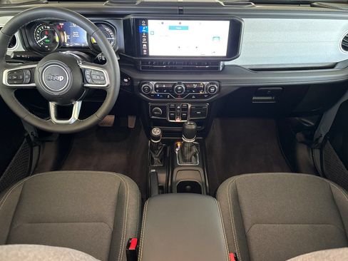 Used 2025 Jeep Wrangler Unlimited Sahara AWD/4WD image 13