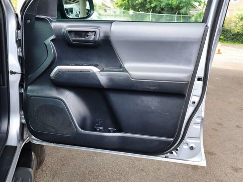 Used 2019 Toyota Tacoma SR5 AWD/4WD image 54