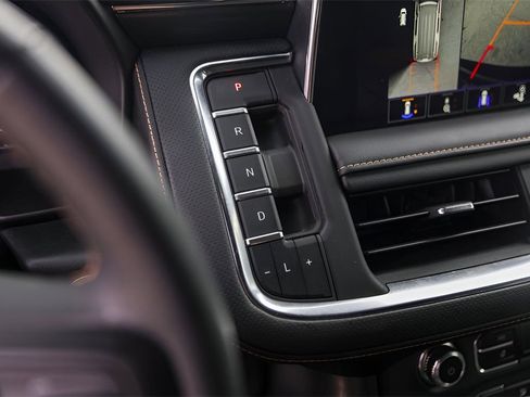 Used 2023 GMC Yukon XL AT4 w/ Technology Package image 13