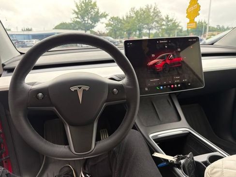 Used 2022 Tesla Model Y Performance AWD/4WD image 17