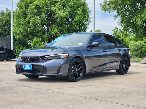 Used 2025 Honda Civic Sport image 3