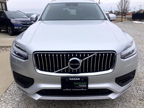 Used 2022 Volvo XC90 T6 Momentum w/ Climate Package image 4