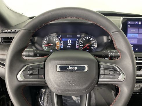 Used 2025 Jeep Compass Trailhawk w/ Sun & Sound Group AWD/4WD image 19