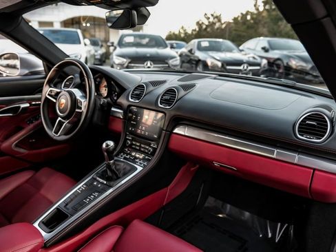 Used 2022 Porsche 718 Cayman image 10