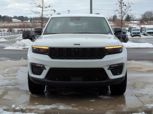 Used 2023 Jeep Grand Cherokee Limited w/ Luxury Tech Group II image 12