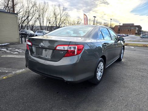 Used 2013 Toyota Camry LE image 3