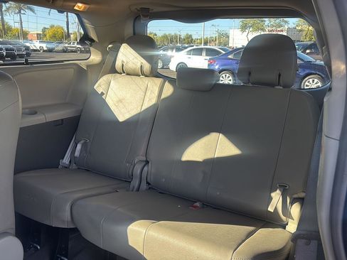 Used 2016 Toyota Sienna XLE w/ XLE Navigation Package image 20