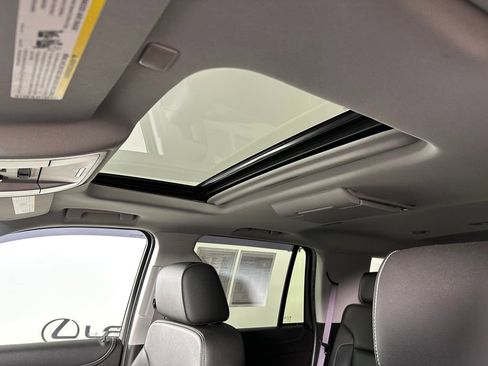Used 2017 Chevrolet Tahoe Premier AWD/4WD image 4