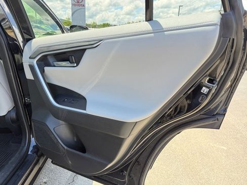 Used 2020 Toyota RAV4 Limited AWD/4WD image 28