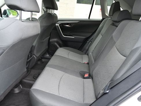 Used 2022 Toyota RAV4 XLE AWD/4WD image 16