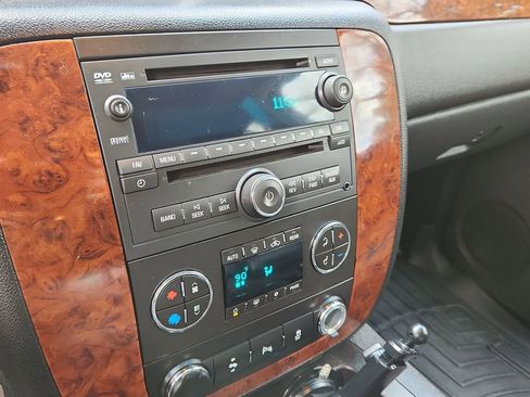 Used 2014 Chevrolet Suburban LT w/ Luxury Package image 24