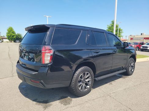 Used 2023 Chevrolet Tahoe Z71 w/ Luxury Package AWD/4WD image 3