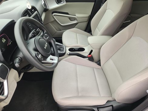 Used 2023 Kia Soul LX w/ LX Technology Package FWD image 17