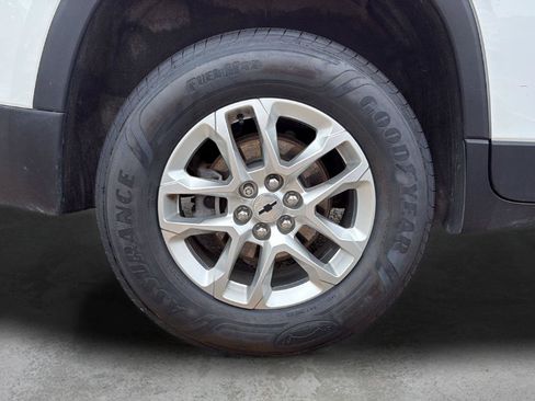 Used 2020 Chevrolet Traverse LT FWD image 24