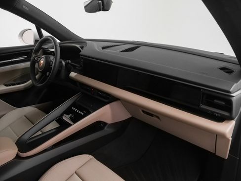 Used 2025 Porsche Macan Electric image 23