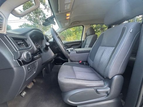 Used 2023 Nissan Titan SV RWD image 14