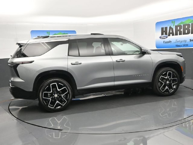 Used 2026 Chevrolet Traverse High Country w/ LPO, Floor Liner Package FWD image 6