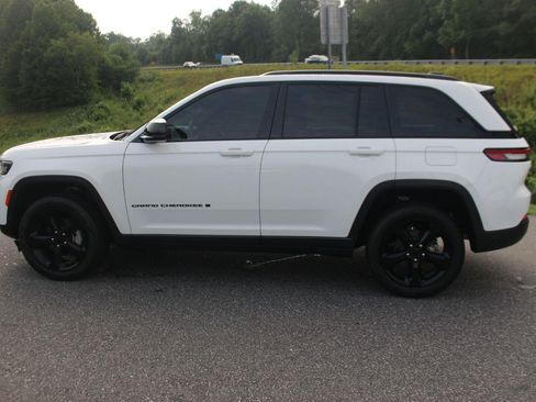 Used 2024 Jeep Grand Cherokee Limited w/ Black Appearance Package AWD/4WD image 5