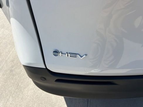 Used 2025 Toyota Sienna XLE image 5