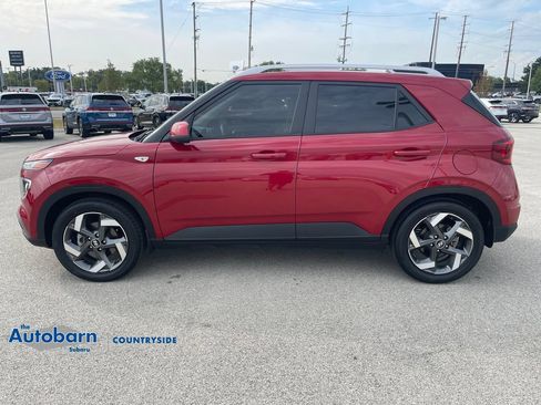 Used 2021 Hyundai Venue SEL FWD image 2
