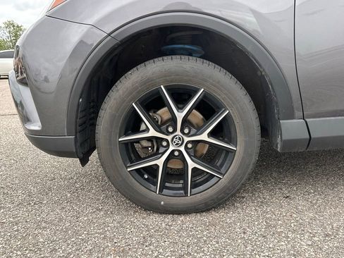 Used 2018 Toyota RAV4 SE w/ Power Extra Value Package AWD/4WD image 32