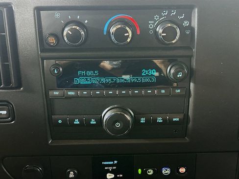 Used 2022 Chevrolet Express 2500 Extended image 17