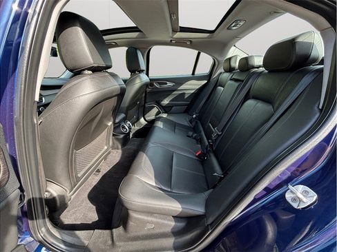 Used 2020 Alfa Romeo Giulia Ti w/ Active Blind Spot Package AWD/4WD image 35