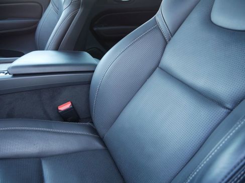 Used 2023 Volvo XC60 T8 Ultimate w/ Climate Package image 19