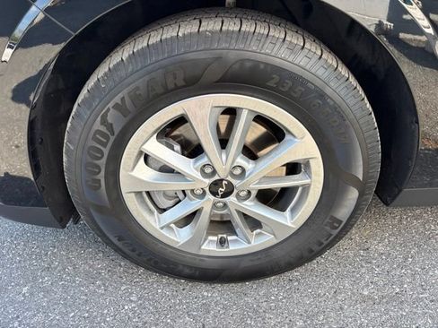 Used 2023 Kia Carnival LX FWD image 29
