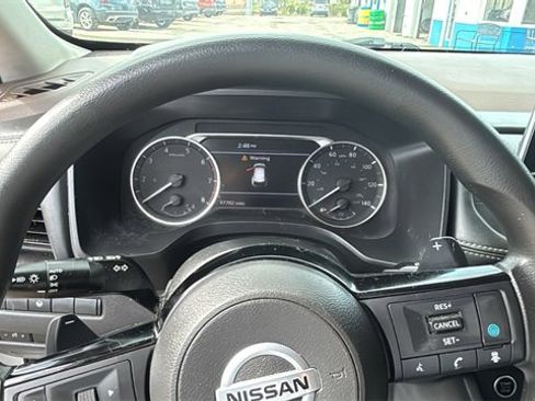 Used 2021 Nissan Rogue SV image 14