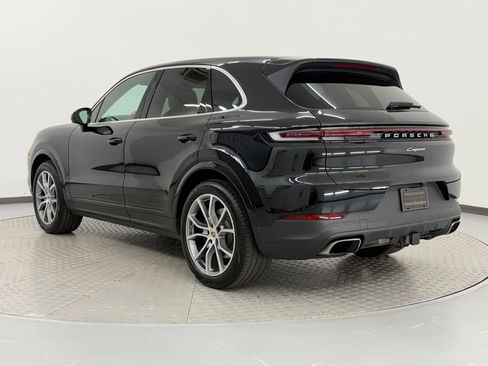 Certified 2025 Porsche Cayenne AWD/4WD image 3