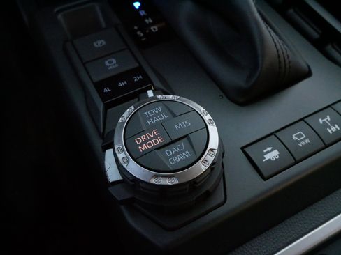 Certified 2025 Toyota 4Runner TRD Off-Road Premium image 29