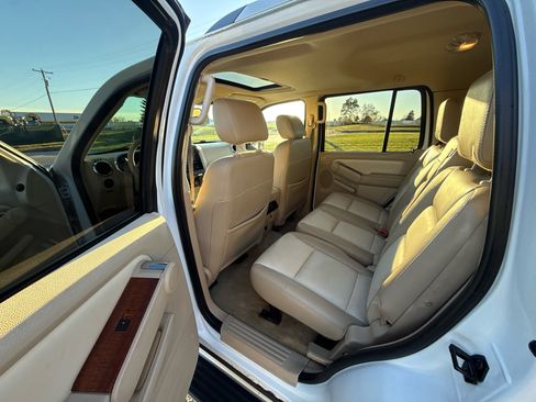 Used 2006 Ford Explorer Eddie Bauer image 12