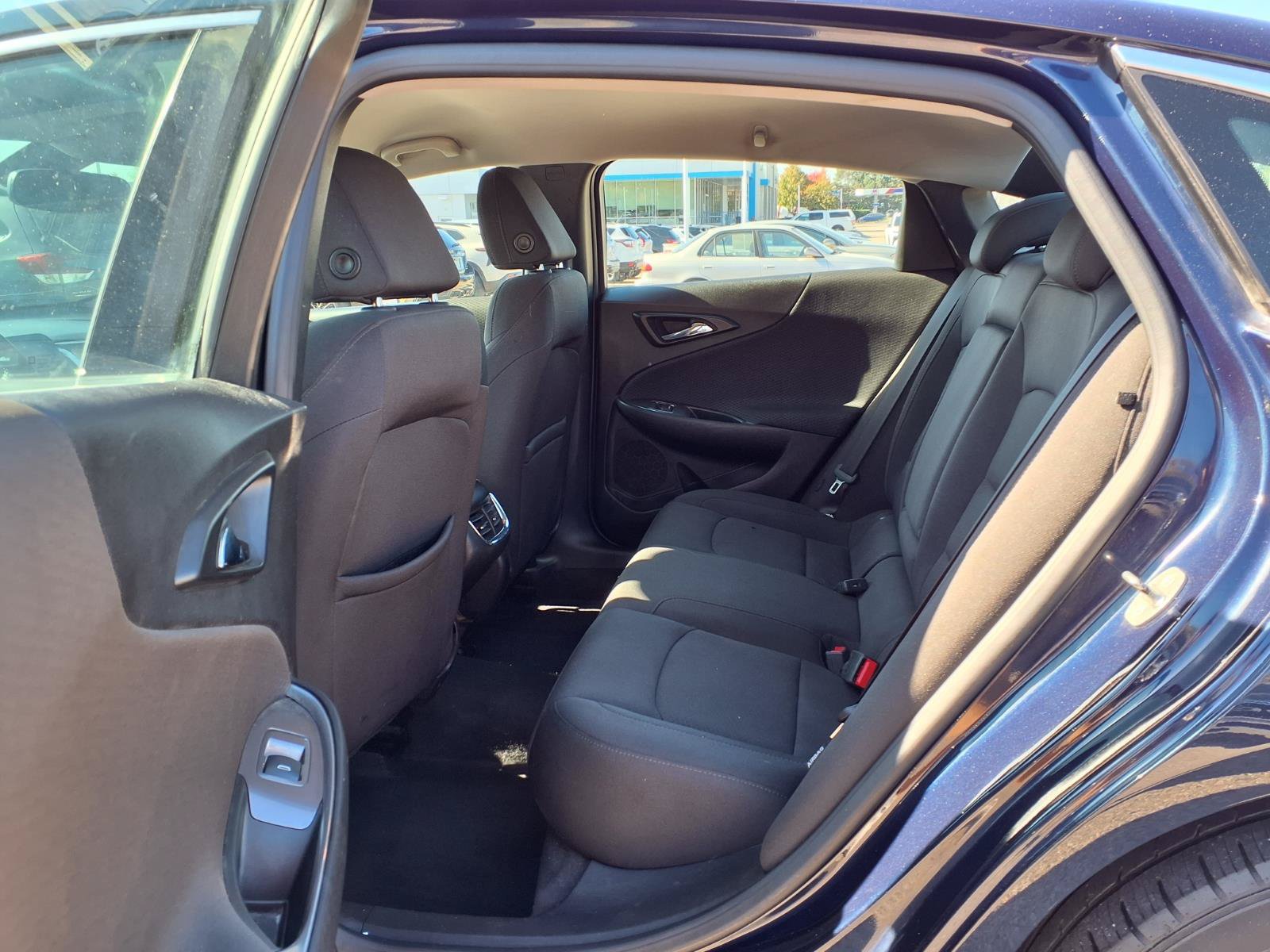 Used 2018 Chevrolet Malibu LT FWD image 11