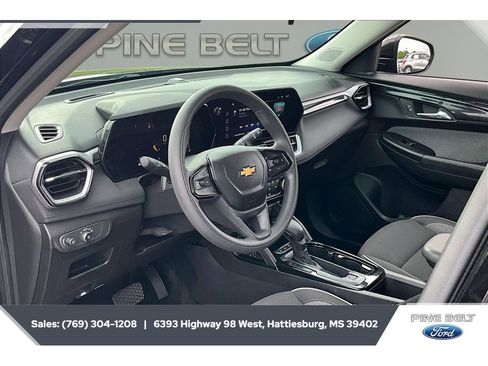 Used 2025 Chevrolet TrailBlazer LT FWD image 12
