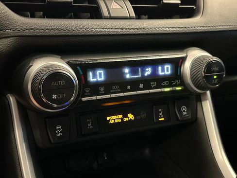 Used 2021 Toyota RAV4 XLE w/ Convenience Package AWD/4WD image 15