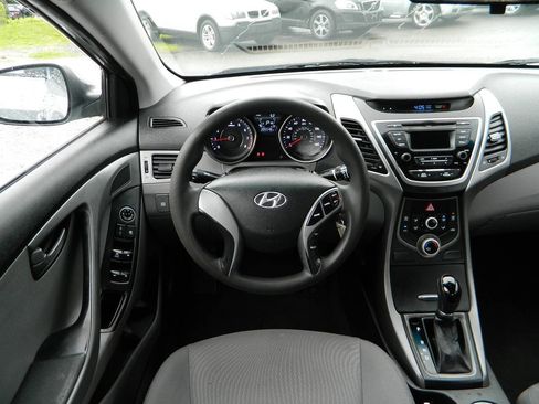 Used 2016 Hyundai Elantra SE image 15