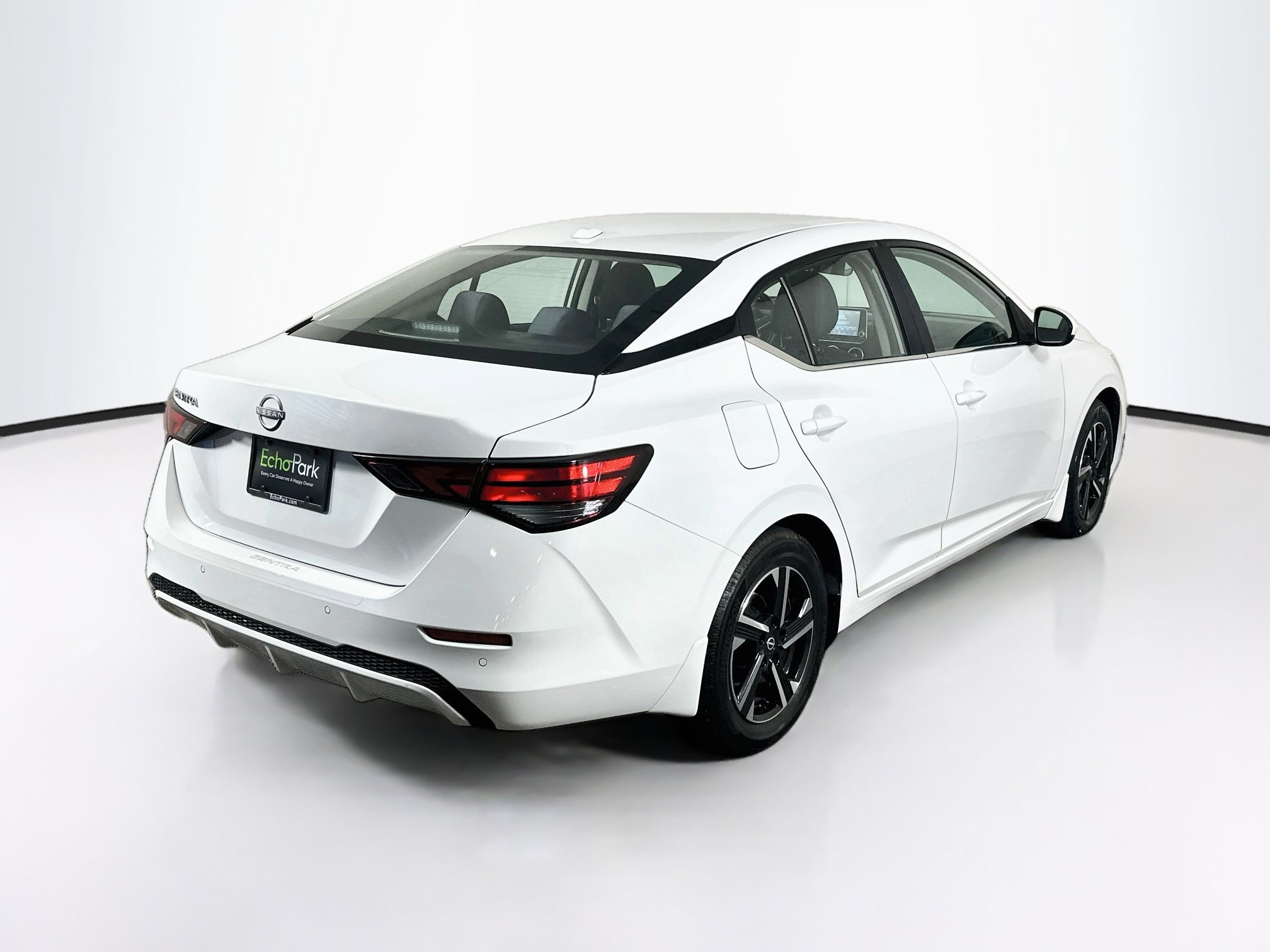 Used 2025 Nissan Sentra SV FWD image 9