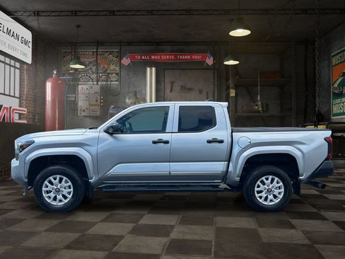 Used 2024 Toyota Tacoma SR w/ SR Upgrade Package AWD/4WD image 8