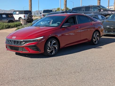 Used 2025 Hyundai Elantra Sport FWD image 7