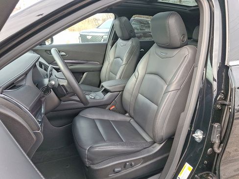 Certified 2023 Cadillac XT4 Luxury w/ Cold Weather Package image 16