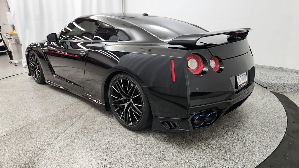 Used 2020 Nissan GT-R Premium w/ Premium Interior Package AWD/4WD image 17