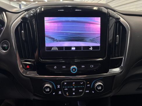 Used 2020 Chevrolet Traverse LT w/ Driver Confidence II Package AWD/4WD image 19