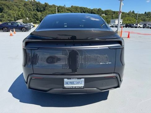Used 2026 Tesla Model Y AWD image 4