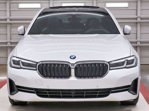 Used 2023 BMW 530i w/ Premium Package RWD image 4